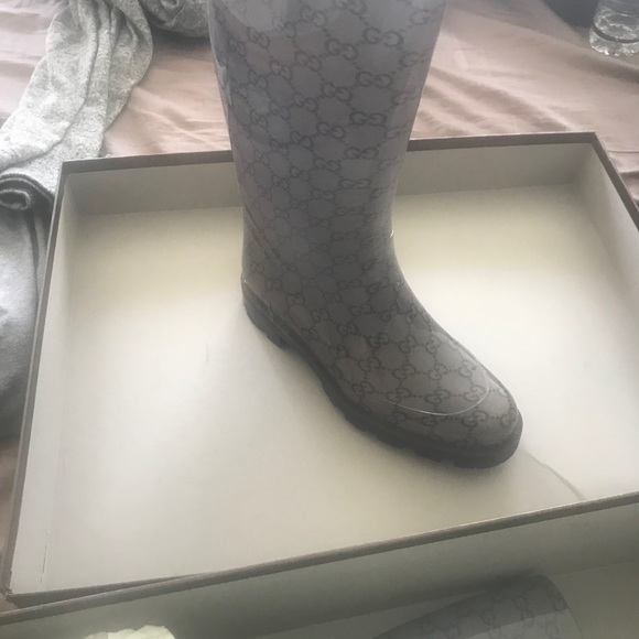 Nice rain boot - Picture 1 of 2
